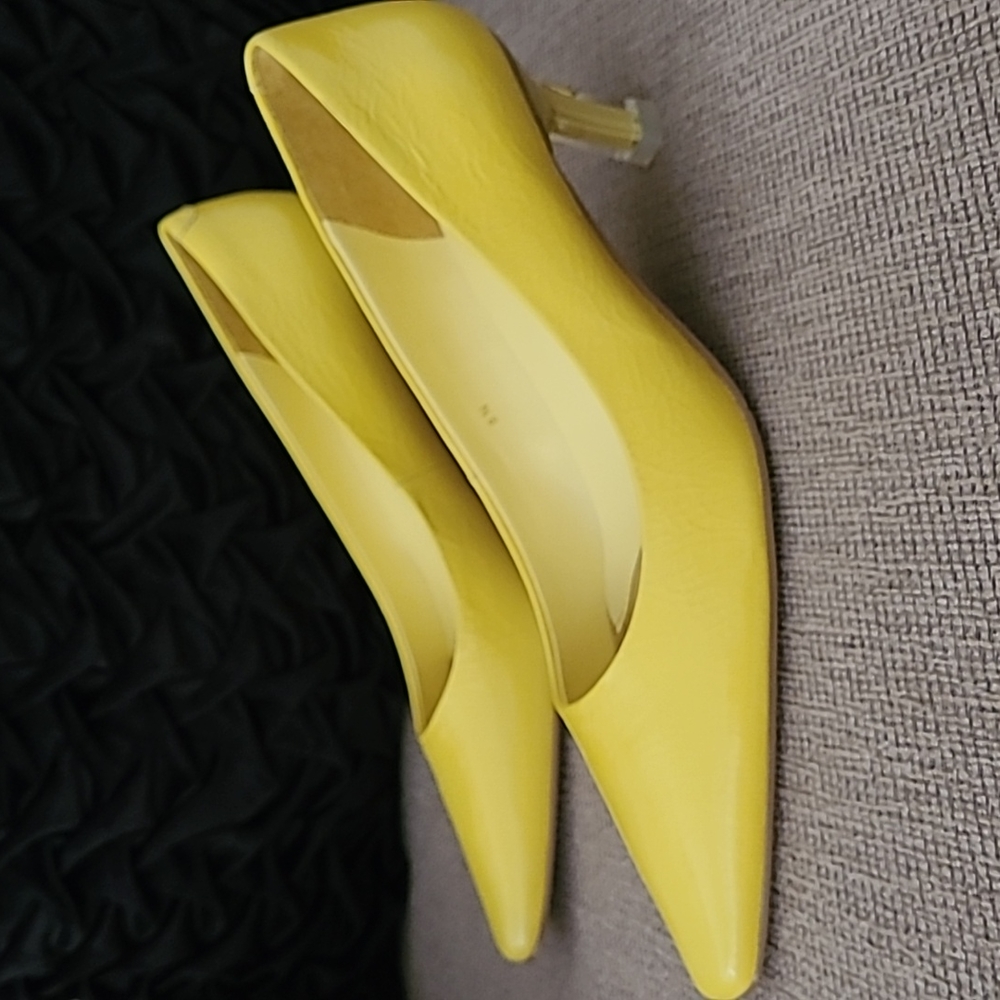 VANELI SADA YELLOW PATENT KITTEN HEEL PUMPS